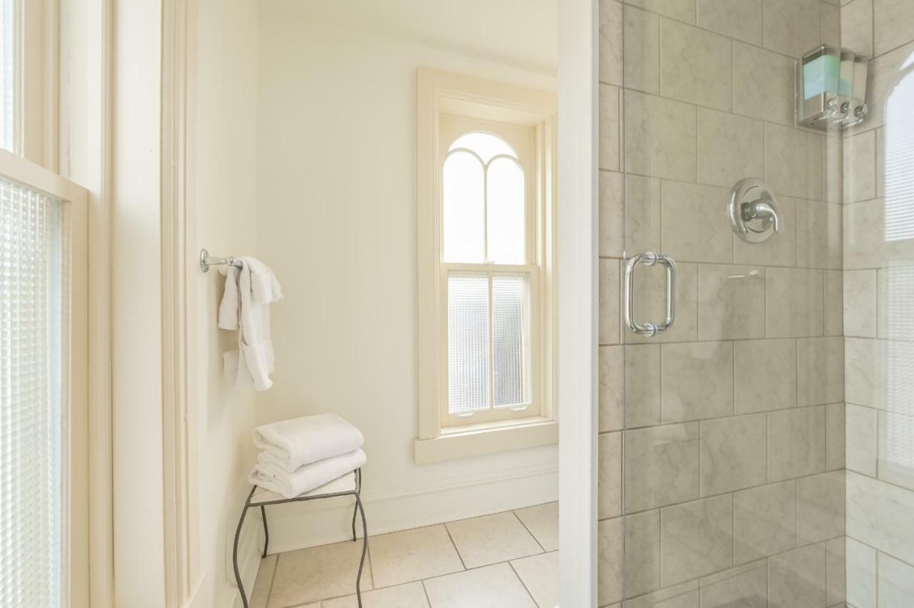 St Andrew Suites Fergus Екстер'єр фото