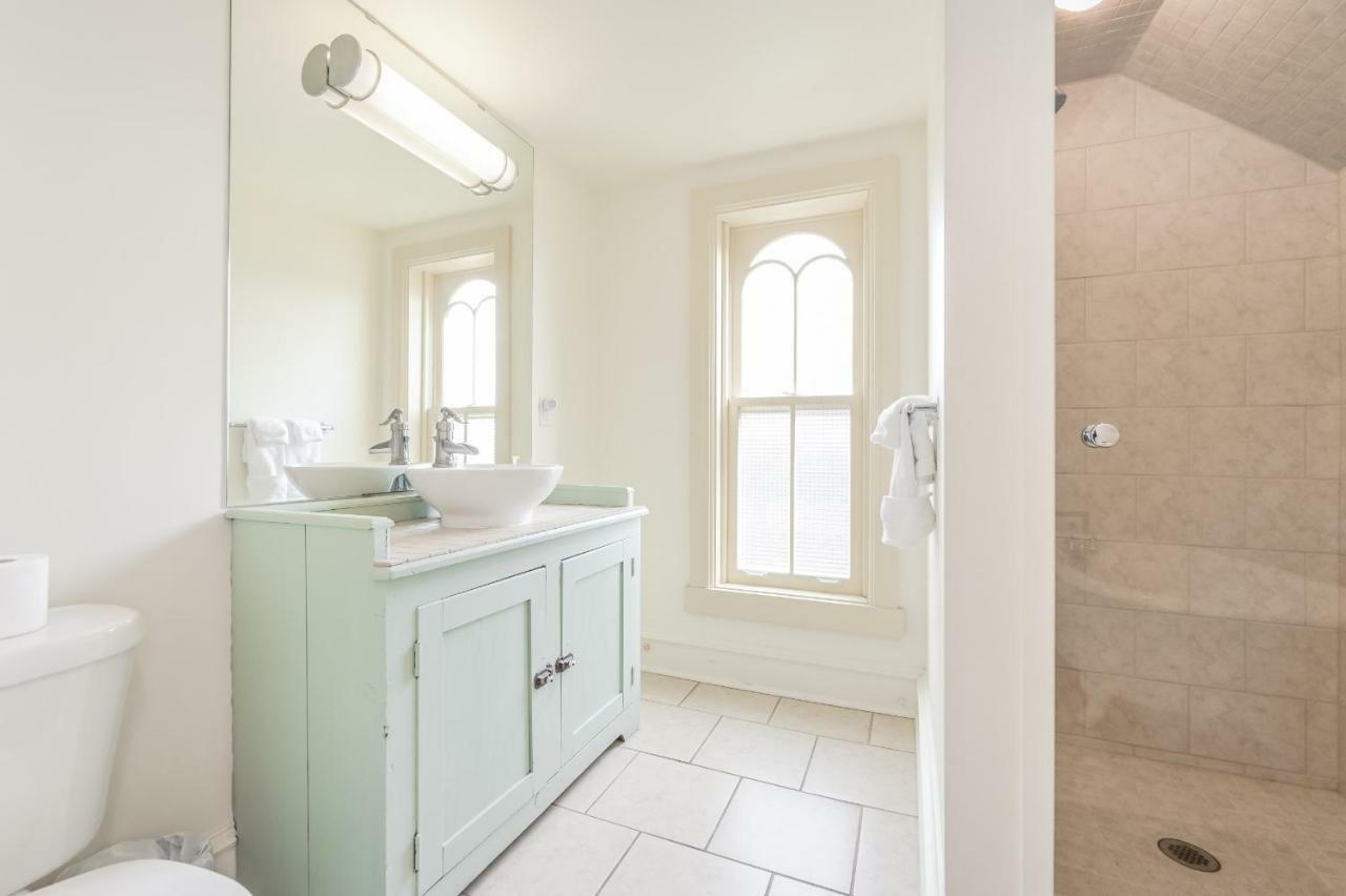 St Andrew Suites Fergus Екстер'єр фото